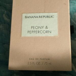 Banana Republic Peony & Peppercorn Fragrance NIB Box 2.5